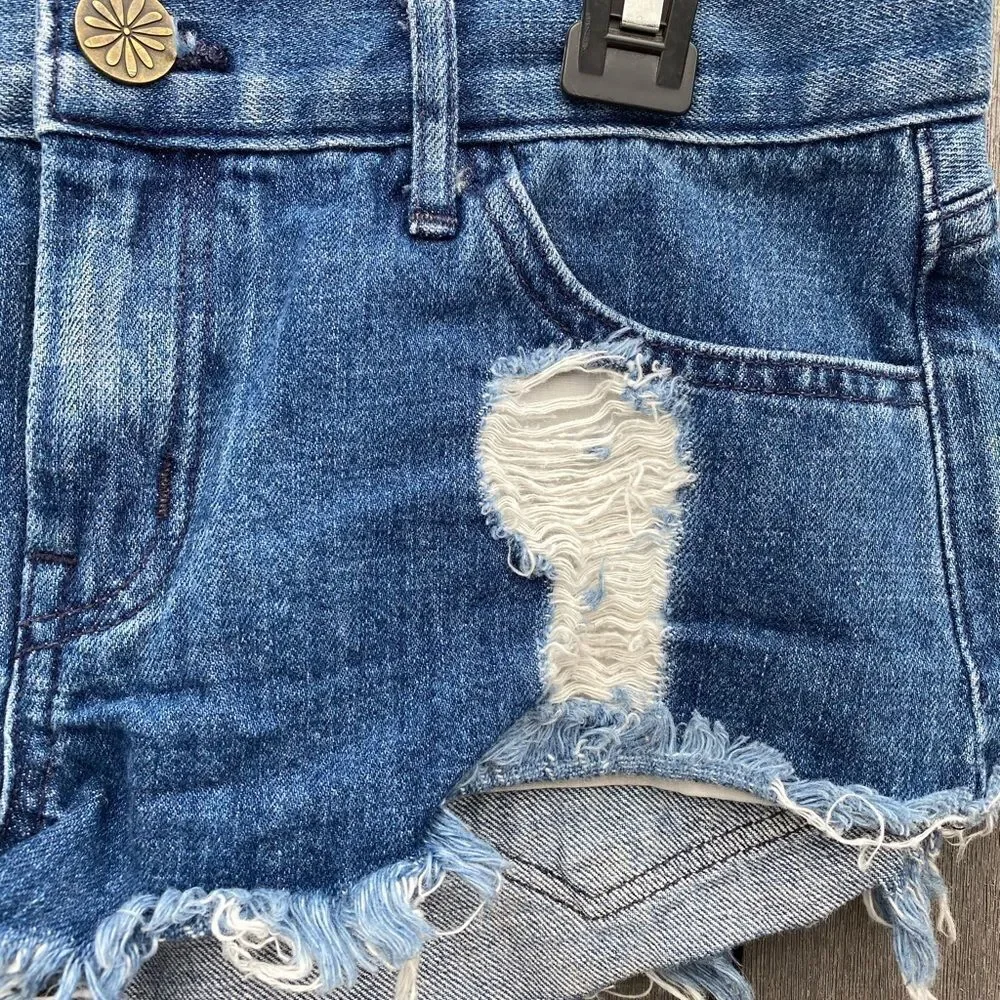Destroyed Denim Cutoff Shorts‎